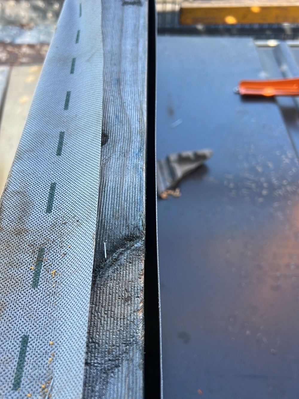Sarking missing behind the cladding at a parapet wall, found during a lock-up inspection in Castle Hill